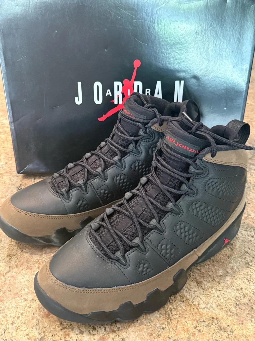 Jordan Men’s 9 Retro HV4794030 black / khaki size 9.5